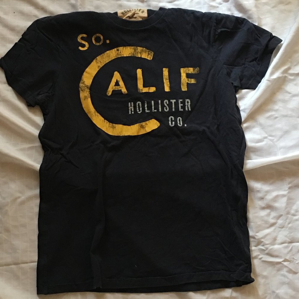 Hollister Graphic T-shirt. Worn 3 times